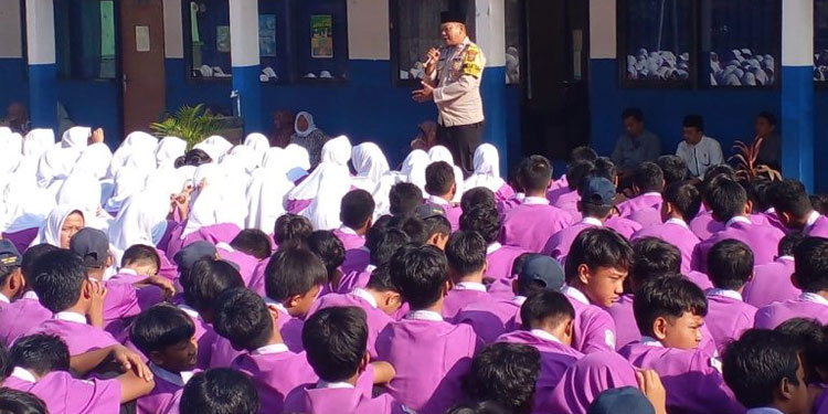 Pererat Hubungan Kepolisian dengan Masyarakat, Bhabinkamtibmas Gelar ‘Police Goes to School’ di SMPN 1 Cisauk