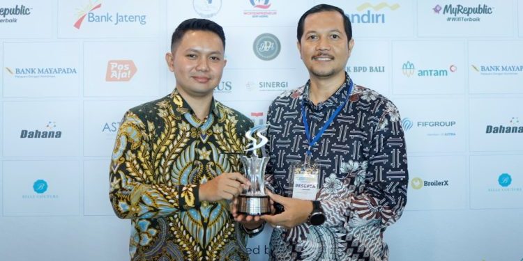 FIFGROUP Raih Penghargaan Mitra UMKM dalam UMKM Summit 2024