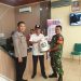 Bhabinkamtibmas Polsek Legok Monitoring Pembagian Beras di Desa Serdang Wetan