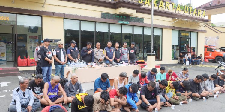 Kampung Bahari Digerebek, Polres Jakut Amankan 26 Orang yang Diduga Terlibat Peredaran Narkoba