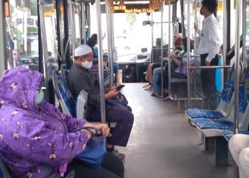 Simak! Ini Ketentuan Penumpang Diperbolehkan Berbuka Puasa di Dalam TransJakarta dan MRT
