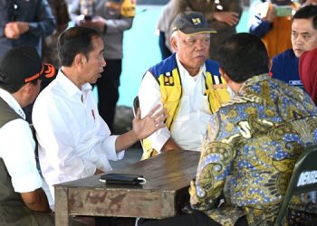 Sambangi Korban Banjir Demak, Jokowi Pastikan Tanggul Jebol Sudah Diperbaiki