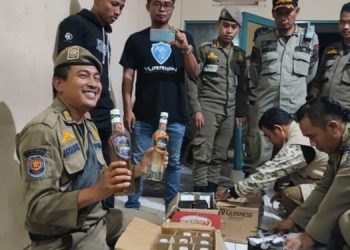 Dihadiri UAS, Bhabinkamtibmas Pondok Kacang Timur Amankan Gema Ramadan di SMPN 5 Tangsel
