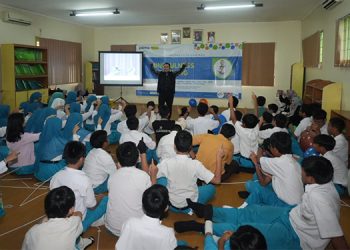 Seminar Interaktif ‘Mindfulness Learning’ Berhasil Membius Peserta di SD Al Zahra Indonesia