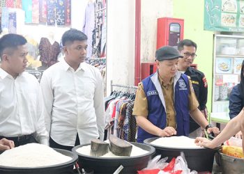 Bagikan Takjil Kepada Masyarakat dan Pengendara di Jalan, Ini Harapan Kapolsek Pagedangan