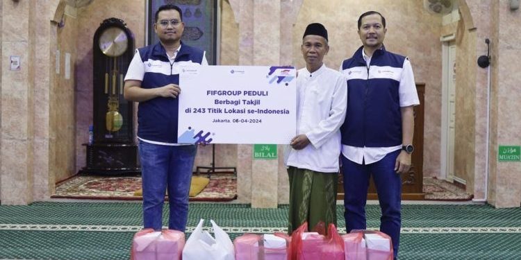 FIFGROUP Peduli Berbagi Takjil Menjelang Akhir Bulan Suci Ramadan