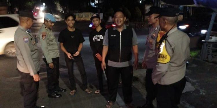 Tim Patroli Polsek Pondok Aren Bubarkan Tawuran Petasan Berkedok Bangunkan Sahur