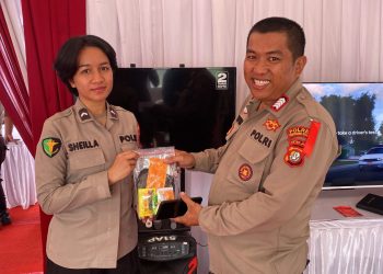 Sie Dokkes Polres Tangsel Periksa Kesehatan dan Bagikan Bekal kepada Anggota Pospam Ops Ketupat Jaya