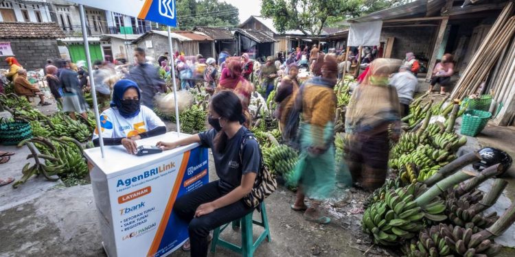 Cerita Penjual Ayam Kampung Terbantu Keberadaan Kredit Ultra Mikro Yang Disalurkan AgenBRILink