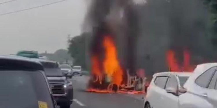 Kecelakaan di KM 58 Tol Jakarta-Cikampek, 12 Penumpang Tewas Terbakar