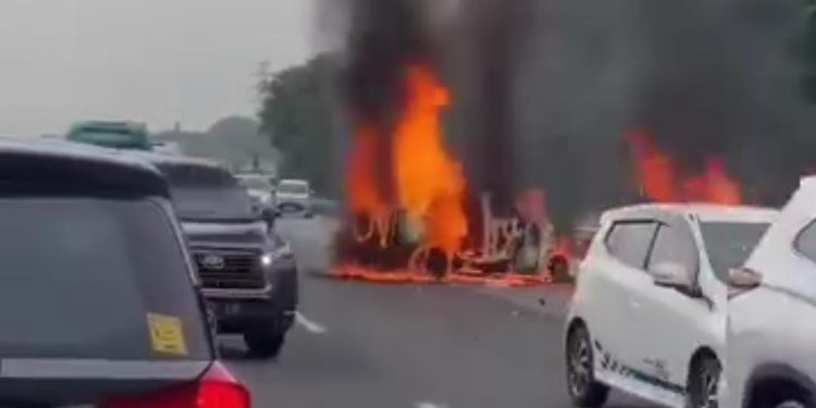 Contraflow di Tol Jakarta-Cikampek Ditutup Sementara Imbas Kecelakaan