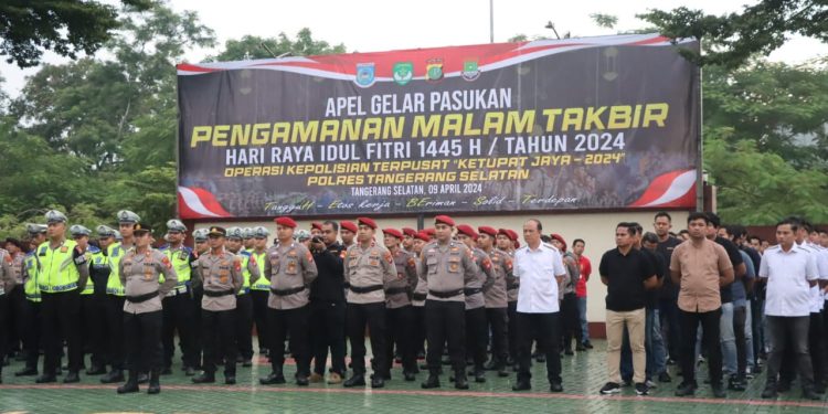 Sempat Diguyur Hujan, Ratusan Personel Gabungan Ikuti Apel Pengamanan Malam Takbir di Tangsel
