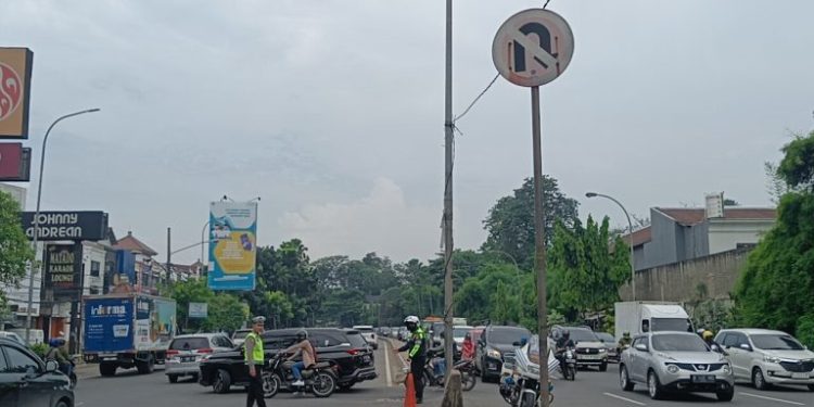 Tindaklanjuti Aduan Masyarakat, Sat Lantas Polres Tangsel Tilang Pengemudi yang Langgar Rambu Lalin