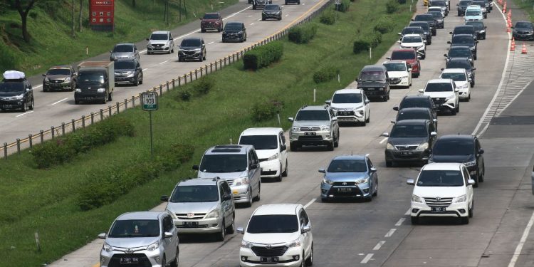 One Way Arus Mudik Hari Pertama Diberlakukan Sejak 5 April Pukul 21.50 WIB di Tol Trans Jawa