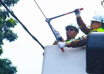 Pemkot Tangsel Putus Paksa Kabel Optik yang Terpasang Semrawut dan Tak Berizin