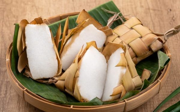 Perlu Tahu Nih! 4 Cara Menyimpan Ketupat agar Tak Cepat Basi