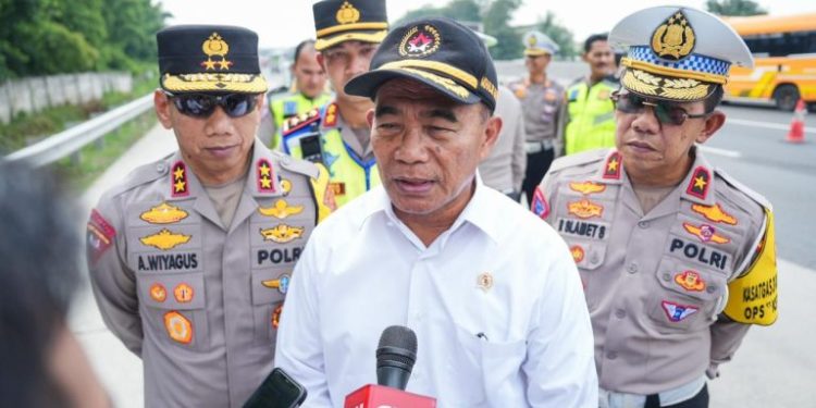 Tim TAA Korlantas Polri Olah TKP Kecelakaan Maut di KM 58 Tol Japek