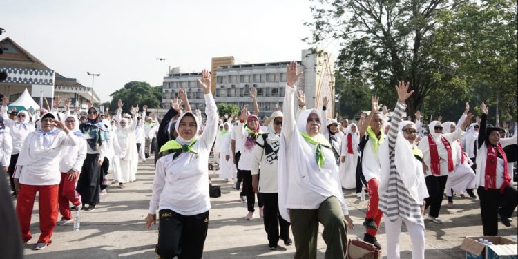 Launching Senam dan Batik Haji Indonesia Diikuti Lebih 28 Ribu Jamaah