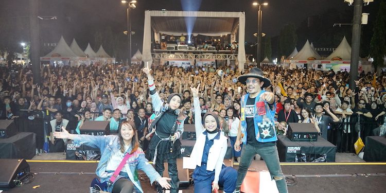 10 Lagu Hits Kotak Band Tutup Gelaran FIFGROUP 35th LOCALICIOUS