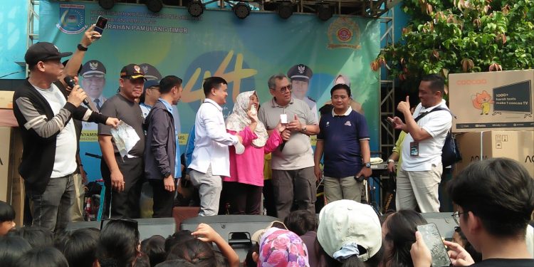 Rayakan HUT Ke-44, Pamulang Timur Gelar Jalan Sehat