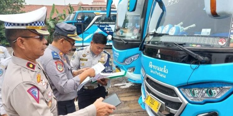 pemeriksaan bus pariwisata