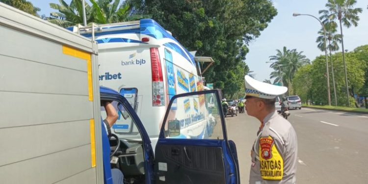 Kasat Lantas Polres Tangsel Pimpin Langsung Penertiban Parkir Liar di Kawasan BSD