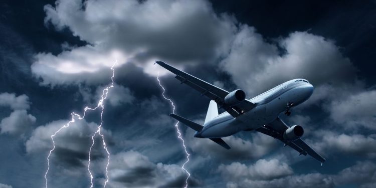 Jangan Panik, Begini 11 Tips Redam Cemas Saat Mengalami Turbulensi Pesawat