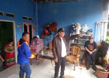 Wali Kota Tangsel Tinjau Bantuan Logistik Kepada Warga Terdampak Banjir