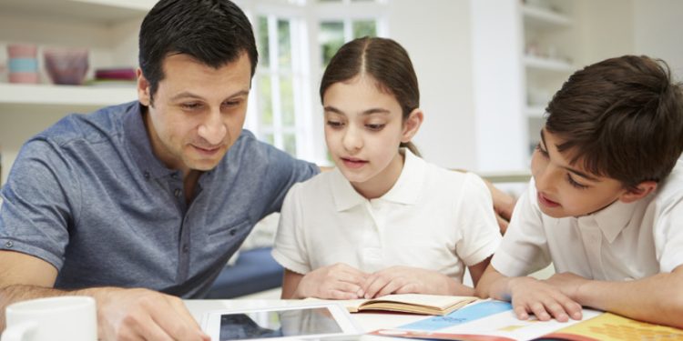 7 Cara Efektif Dampingi Anak Belajar Selama Ujian Sekolah