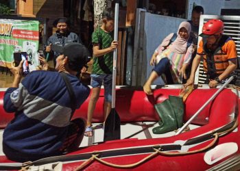 Perumahan Pesona Serpong Terdampak Banjir Akibat Luapan Sungai Cisadane