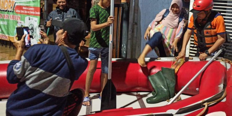 Perumahan Pesona Serpong Terdampak Banjir Akibat Luapan Sungai Cisadane
