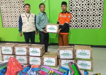 BAZNAS Tangsel Salurkan Bantuan ke Warga Terdampak Banjir di Perumahan Pesona Setu