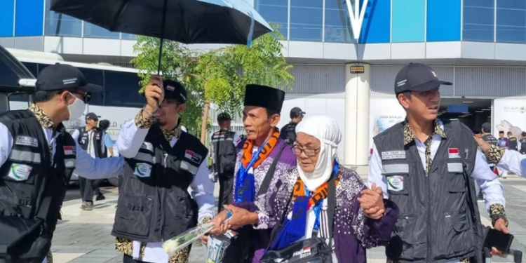 Kloter Pertama Haji Indonesia Tiba di Madinah, 393 Jamaah Disambut Fasilitas Fast Track