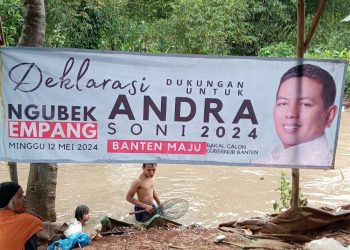 Dukung Andra Soni Jadi Gubernur Banten, Ratusan Warga Ciater Ikuti “Ngubek Empang”