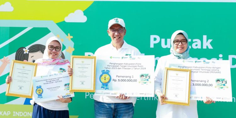 Pemkot Tangsel Borong 3 Penghargaan Dalam Puncak Pekan Imunisasi Dunia Kemenkes RI