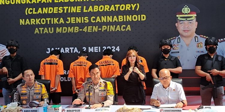 Polda Metro Bongkar Laboratorium Tembakau Sintetis di Sentul