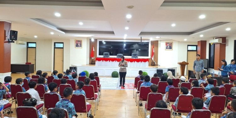 Sat Lantas Polres Tangsel Kenalkan Profesi Polisi Kepada Anak-anak TK Nusa Indah