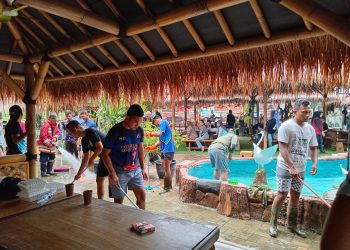 Pasukan Yonkav 9/SDK dan BPBD Tangsel Ikut Kerja Bakti Bersihkan Banjir di Waroeng Lengkong