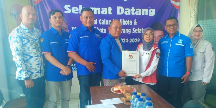 Yayang Bahtiar Terima SK Penetapan dari KPU Tangsel