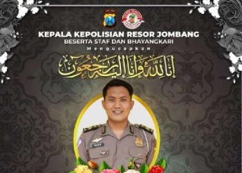 polisi dibakar istri