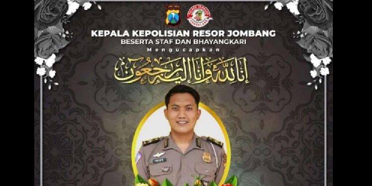 polisi dibakar istri