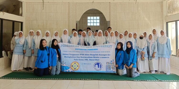 PMkM Universitas Pamulang: Edukasi Penggunaan IPTEK dalam Mengelola Keuangan