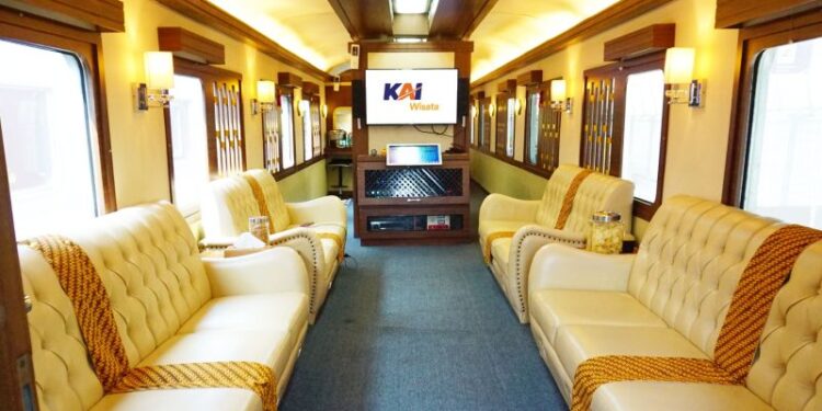 kereta wisata