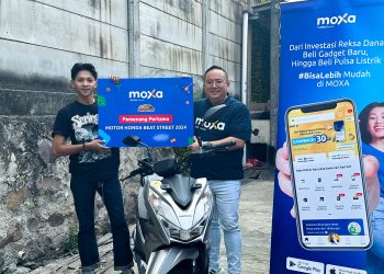 Moxa Serahkan Honda Beat untuk Juara Pertama Permainan Ambil Emas Batangan Localicious
