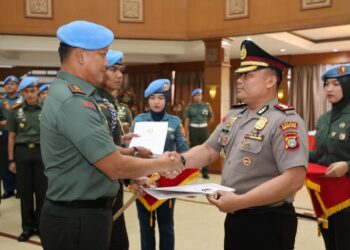 Kapolres Tangsel Terima Brevet Kehormatan “Setia Waspada” Dari Paspampres