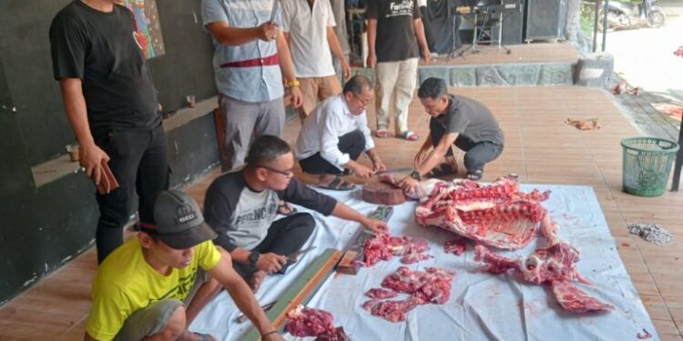 Disdikbud Tangsel Gelar Penyembelihan Hewan Kurban dan Bagikan Daging kepada Masyarakat