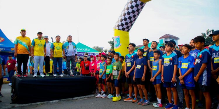 Pilar Lepas Ribuan Peserta Road to Tangsel Marathon di Kecamatan Pamulang