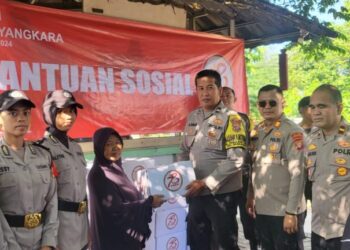 Peringati HUT Bhayangkara ke-78, Polsek Pamulang Distribusikan Bantuan Sosial ke Warga