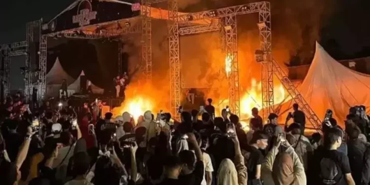 Alamak! Penonton Bakar Panggung di Festival Musik Tangerang, Ini Respon Drummer Pas Band
