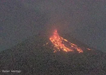 Gunung Merapi Semburkan Awan Panas, Statusnya Level Tiga Siaga